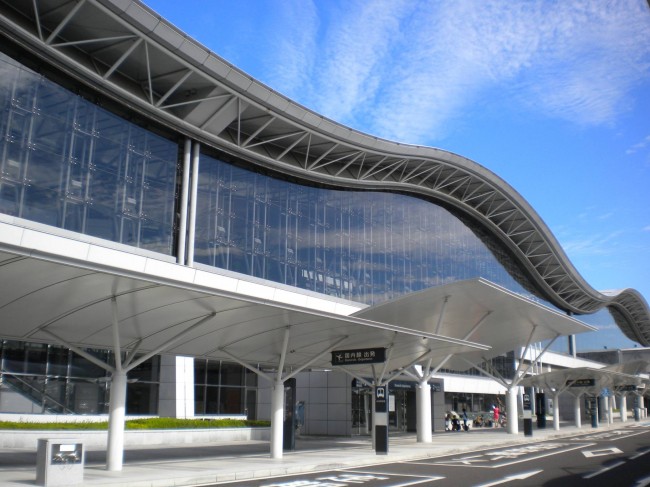 宫城县内3条主要的高速公路,jr东北本线都会到达的仙台机场,扮演著